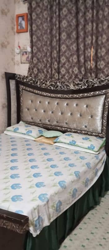 beautiful used  bed set  for sale 1