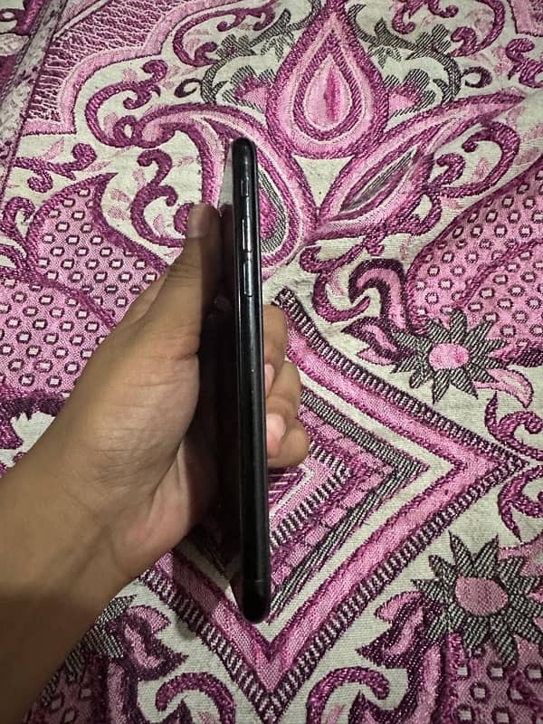 iPhone 7 ha battery charnge ha or glass pay scratches ha non ptaip 1