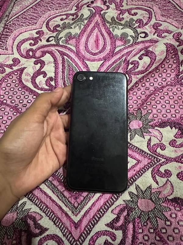 iPhone 7 ha battery charnge ha or glass pay scratches ha non ptaip 3