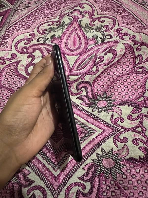 iPhone 7 ha battery charnge ha or glass pay scratches ha non ptaip 4