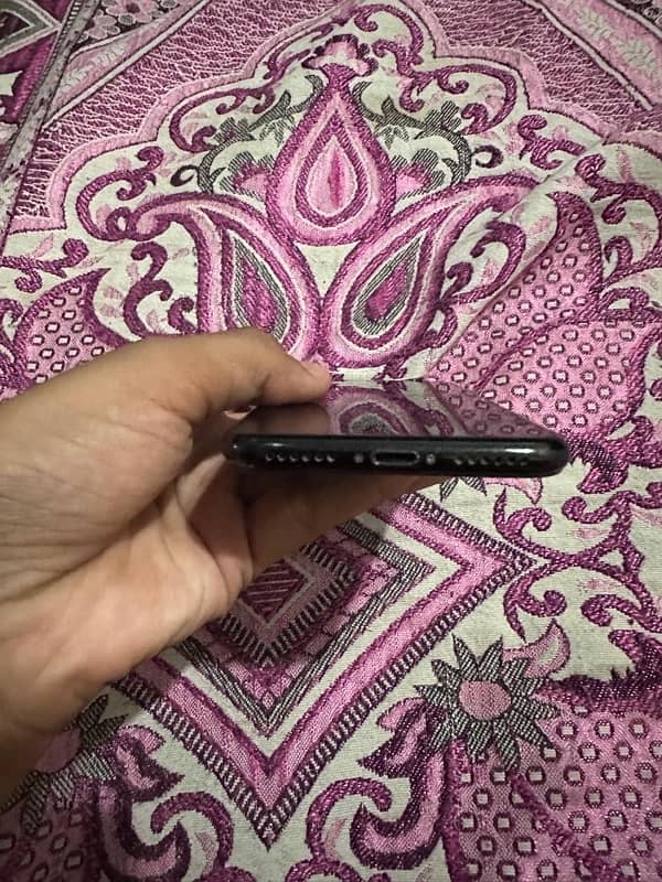 iPhone 7 ha battery charnge ha or glass pay scratches ha non ptaip 6