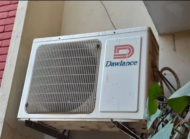 dawlance split AC in good condition 4