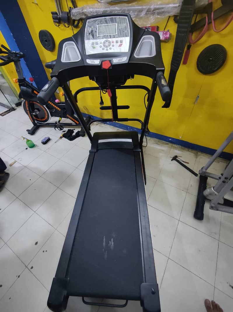 SLIGHTLY USED TREADMILLS  IMPORTED GYM EQUIPMENT WITH WARRANTY 4