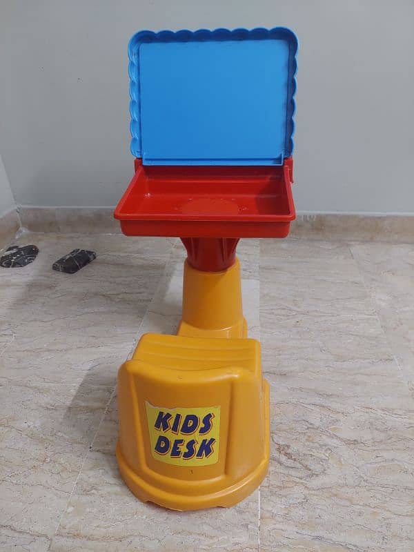 kids desk 2