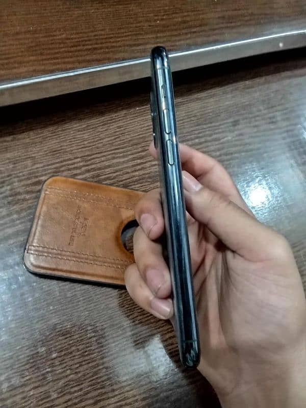 iphone 11 pro 2