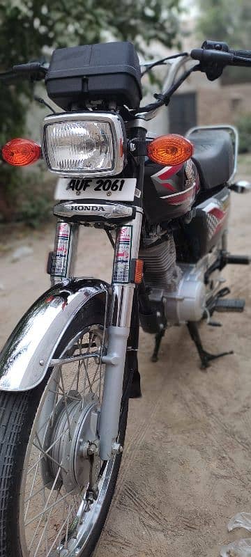 Honda 125 2024 Black 3