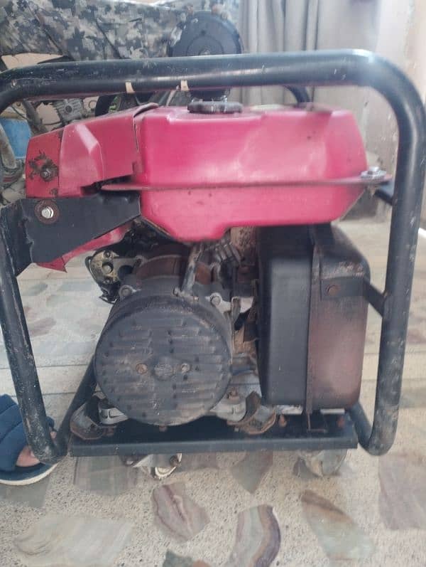 2.5 kVA Elemax generator for urgent sale 1