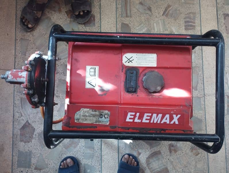 2.5 kVA Elemax generator for urgent sale 4