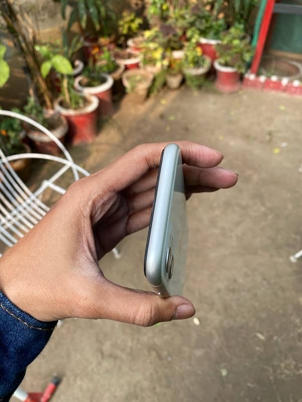 iPhone 11 256GB WATER PACK. 10/10 5