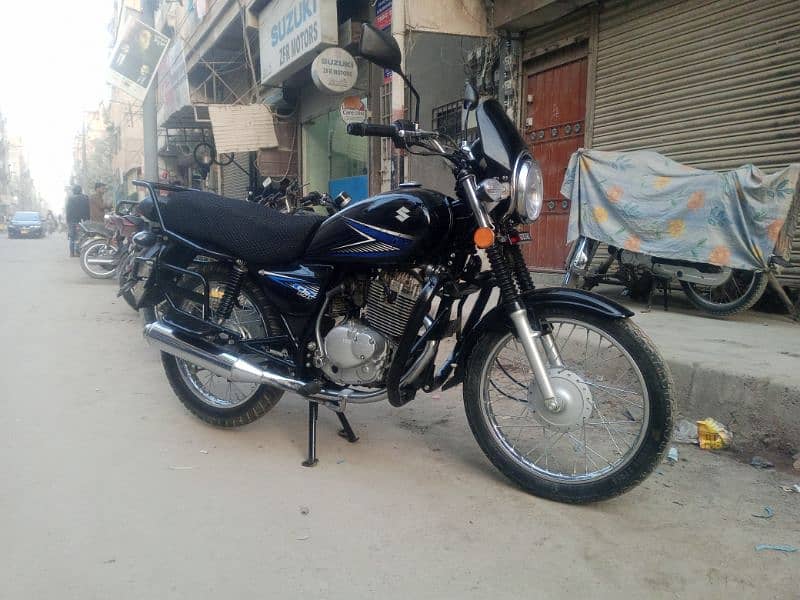 SUZUKI GS 150CC BLACK. 1