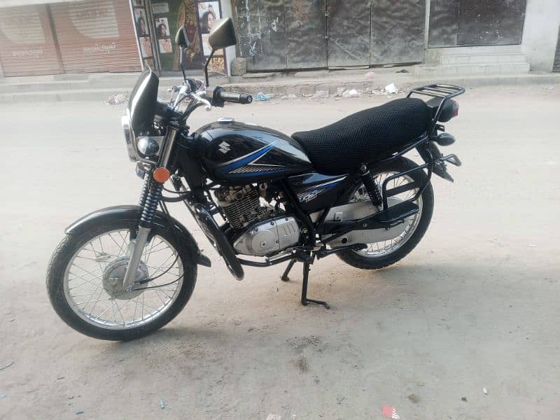 SUZUKI GS 150CC BLACK. 2