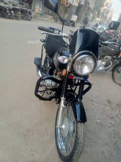 SUZUKI GS 150CC BLACK.