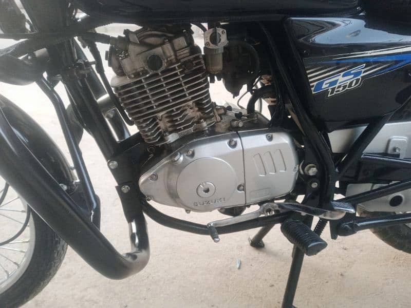 SUZUKI GS 150CC BLACK. 9