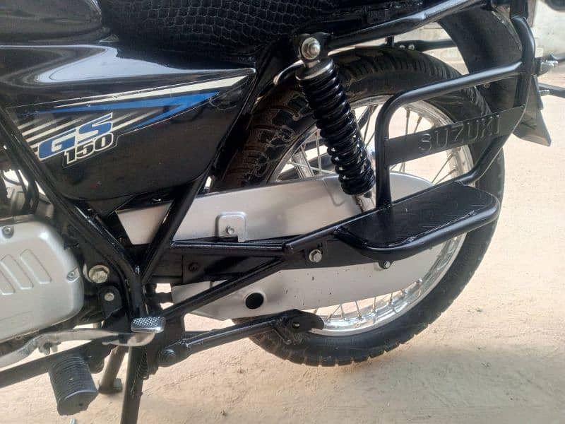 SUZUKI GS 150CC BLACK. 10