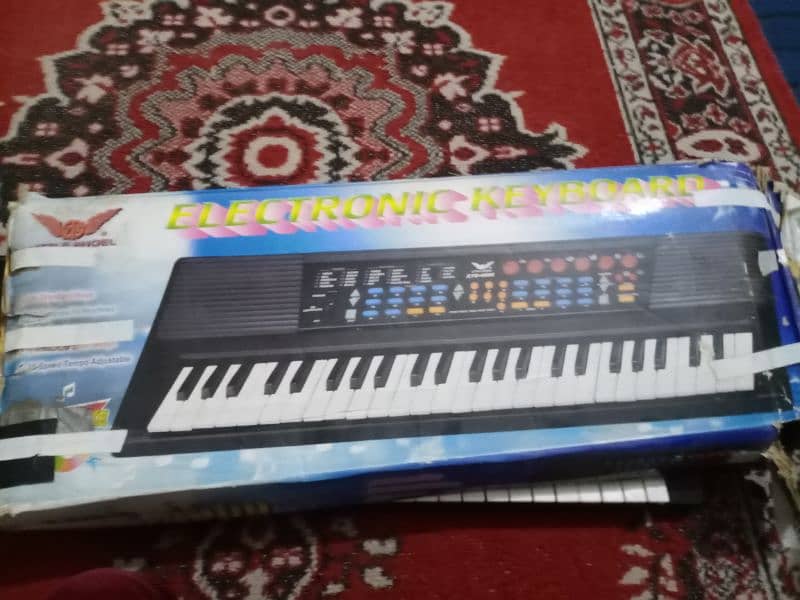 ELECTRONIC KEYBOARD 3