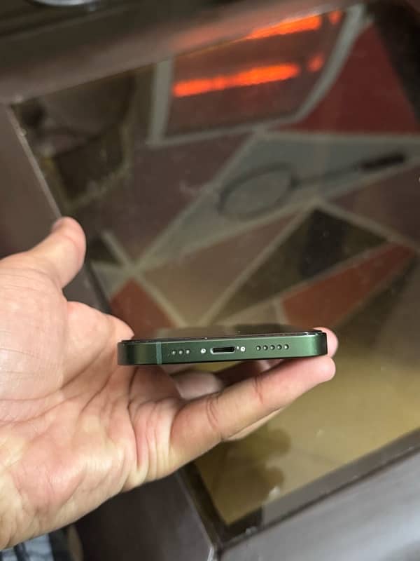 iPhone 13 256GB Green Colour 4