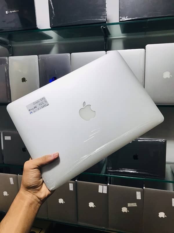 Macbook Air 2015 core i5 8/128 10&10 Tayyab laptop 3