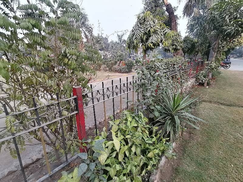 Facing Park sale A House In Marghzar Officers Colony Prime Location 9