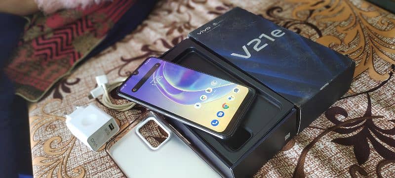 I have Vivo v21E Model 4K Camera 64 Megapixels Dslr Snapdragon Mobile 7