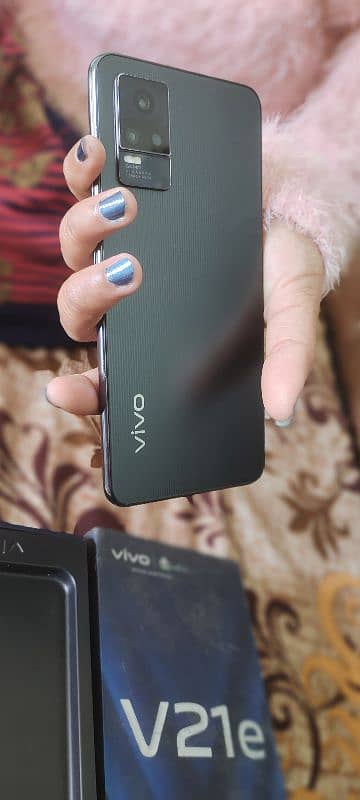 I have Vivo v21E Model 4K Camera 64 Megapixels Dslr Snapdragon Mobile 8