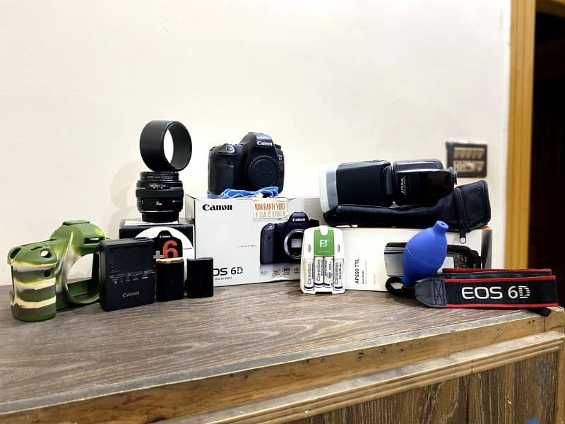 canon 6d with 50 mm 1.4 (camera box and all accessories) 0