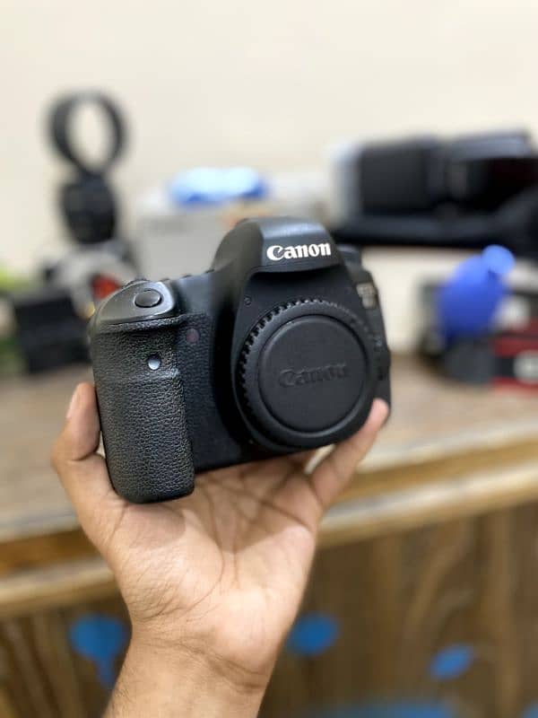 canon 6d with 50 mm 1.4 (camera box and all accessories) 6