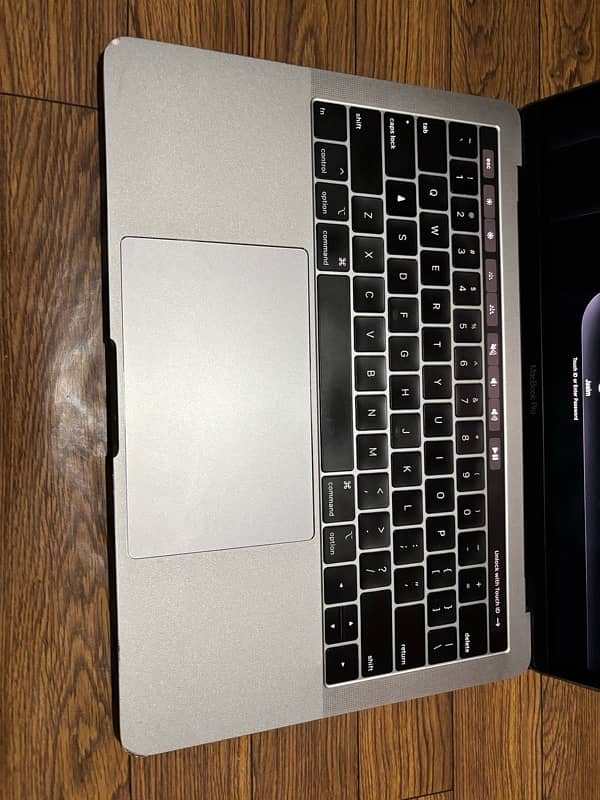 MacBook Pro 2018 core i5 8/256 exchange possible with phone 6