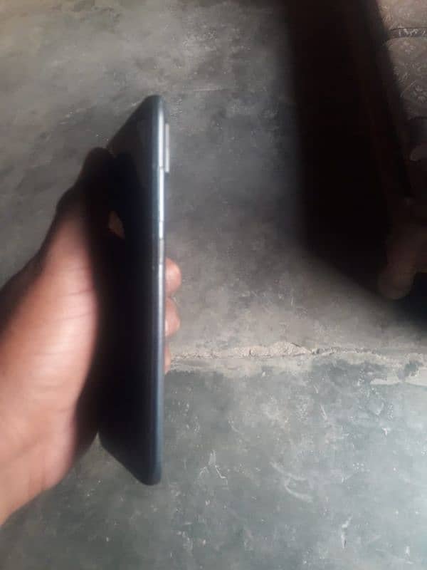 infinix hot 7pro. 4 64gb 5