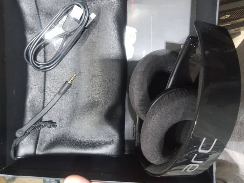 HEADPHONES BRANDED LAETUS 2