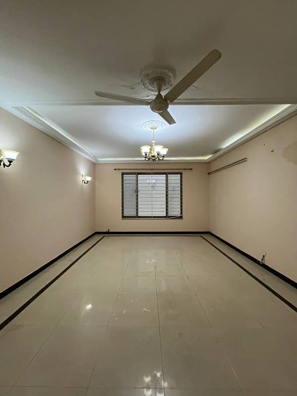 With separate gate 3 bedroom 1 canal lower ground portion for rent demand 130000 0