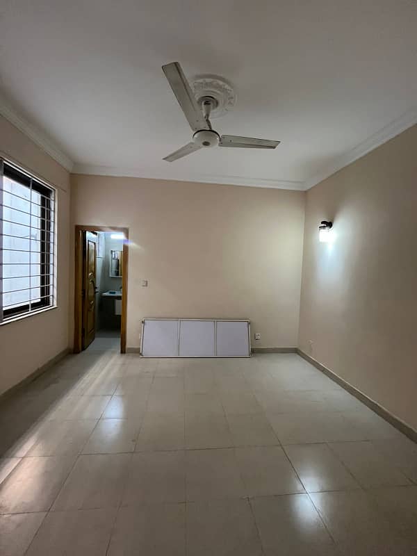 With separate gate 3 bedroom 1 canal lower ground portion for rent demand 130000 1