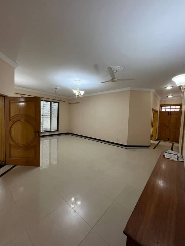 With separate gate 3 bedroom 1 canal lower ground portion for rent demand 130000 4