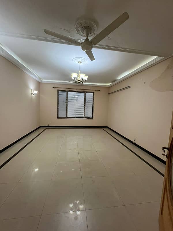 With separate gate 3 bedroom 1 canal lower ground portion for rent demand 130000 10