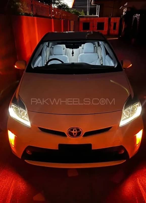 Toyota Prius 2014 3