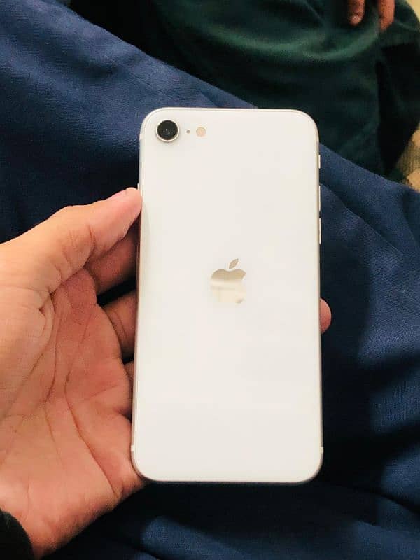 iphone SE 2020 white colour 0