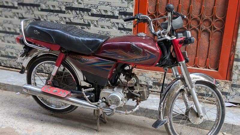 Honda CD 70 20 model total janiun golden nmbr 1st hand biometric avail 1