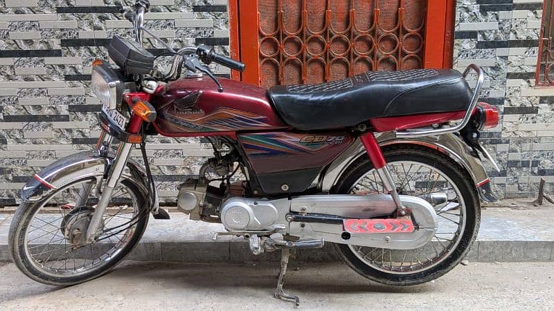 Honda CD 70 20 model total janiun golden nmbr 1st hand biometric avail 0