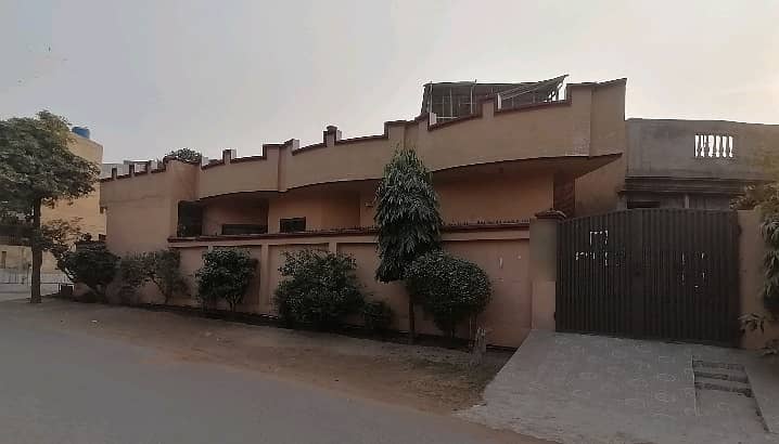 Centrally Located Corner House Available In Marghzar Officers Colony For sale 2