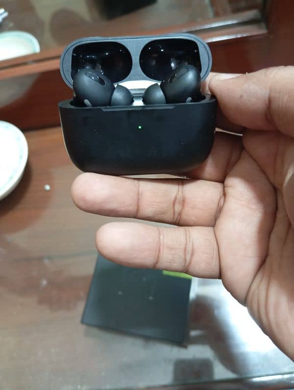 iPhone Airpod Pro in black 0