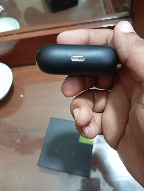 iPhone Airpod Pro in black 1