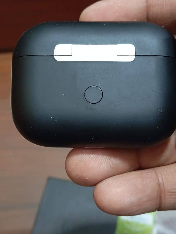 iPhone Airpod Pro in black 2