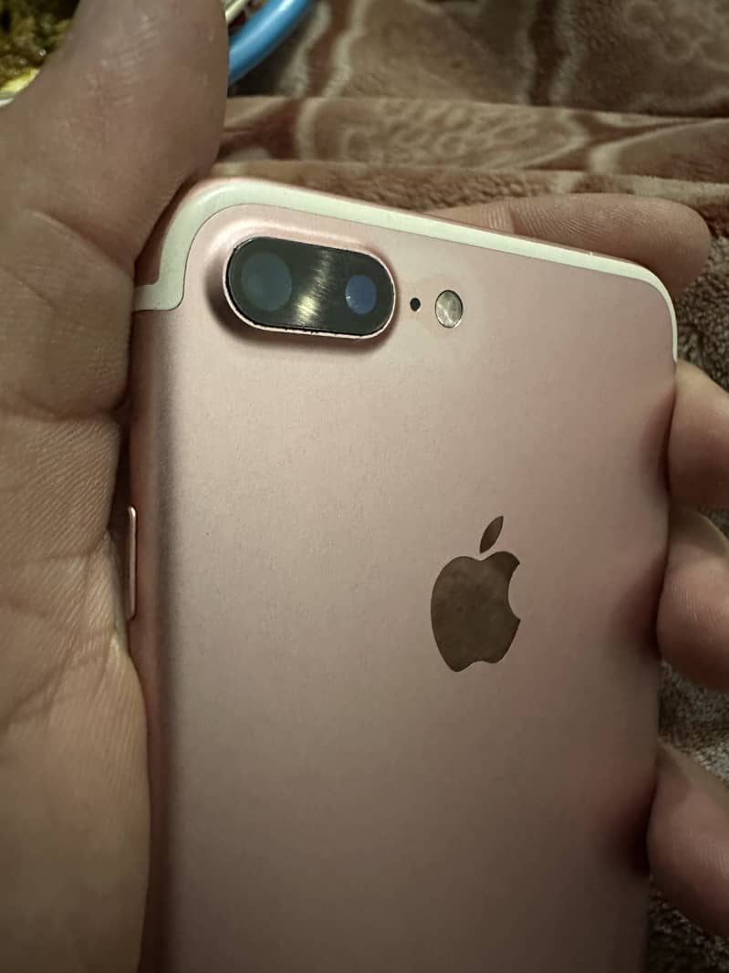 Apple iPhone 7 Plus 1