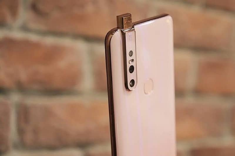 vivo v15 popup camera(8/256GB)(10/10)With box charger. Price final h 2