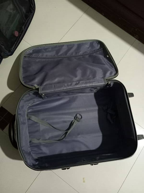 3 Luggage bags, large, medium and small 8