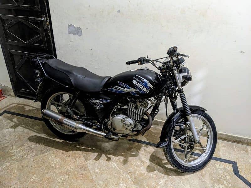 Suzuki gs 150 in geniun condition in 10/9 condition all ok 4