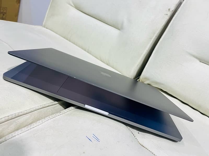 Apple MacBook Pro 2019- i9 variant (16-inch) 32-512GB 4