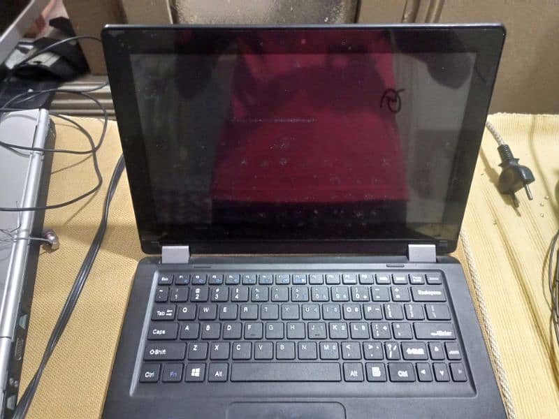 Heir Y11C laptop 2