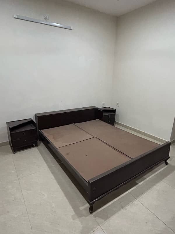 Bed set with side tables for sale 0