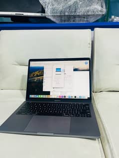 MacBook Pro 2019 - 13.3 inch | i7 & 16 GB Ram 256 GB SSD