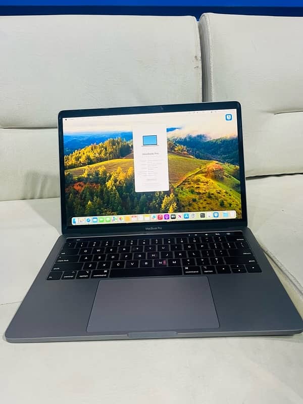 MacBook Pro 2019 - 13.3 inch | i7 & 16 GB Ram 256 GB SSD 4